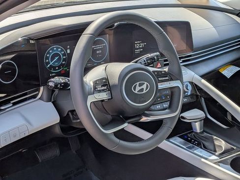 Used 2025 Hyundai Elantra Limited FWD image 14