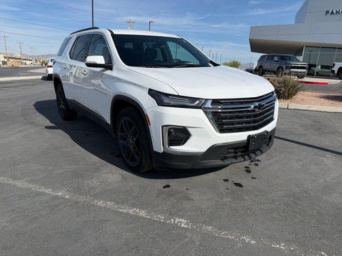 Used 2023 Chevrolet Traverse LT image 1