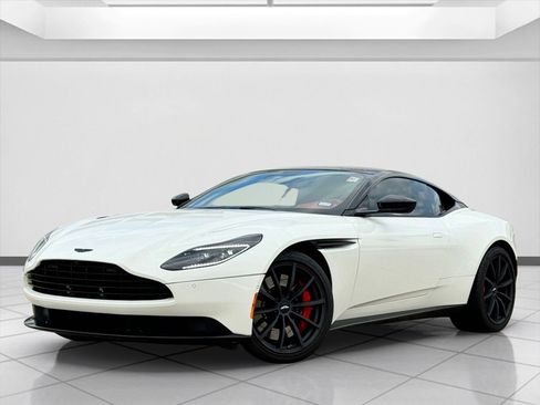 Used 2022 Aston Martin DB11 Coupe image 7