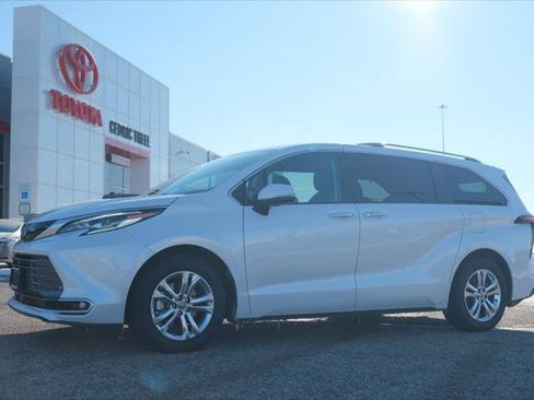 Certified 2023 Toyota Sienna Platinum image 1