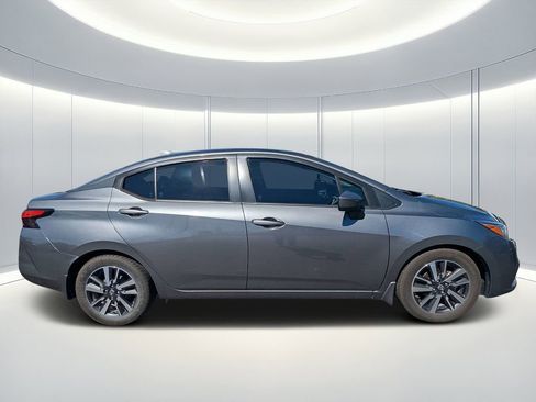 Used 2020 Nissan Versa SV FWD image 2