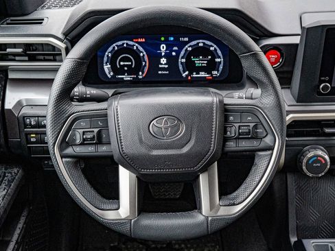 Used 2025 Toyota Tacoma TRD Off-Road image 16