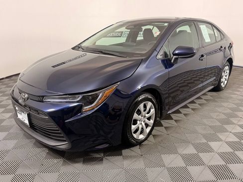 Used 2025 Toyota Corolla LE FWD image 2