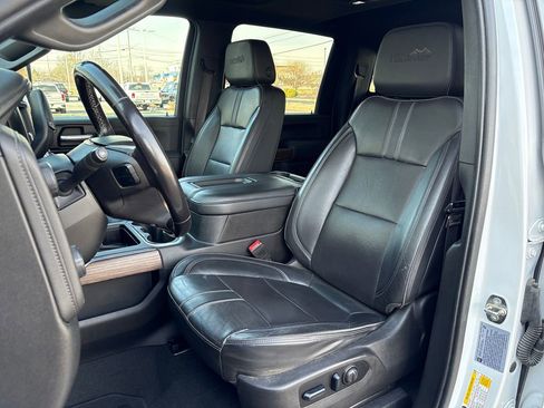 Used 2022 Chevrolet Silverado 2500 High Country w/ Z71 Off-Road Package image 18