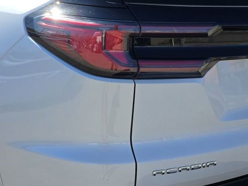 Used 2024 GMC Acadia Denali image 9