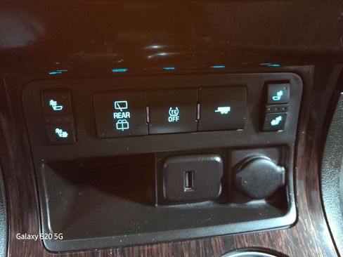 Used 2017 Chevrolet Traverse LT w/ Style and Technology Package image 36