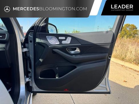 Used 2025 Mercedes-Benz GLS 450 4MATIC image 37