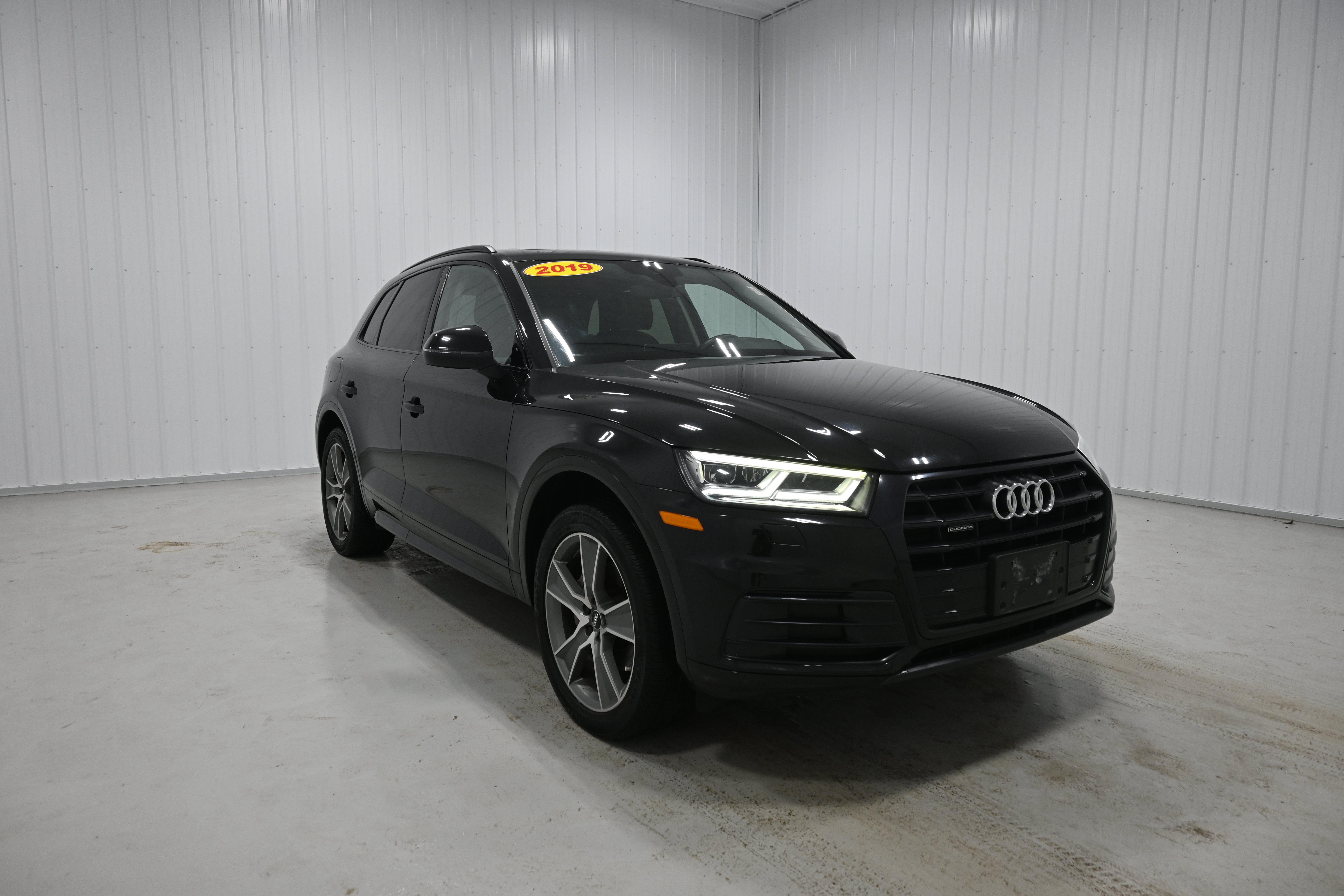 Used 2019 Audi Q5 2.0T Premium Plus w/ Premium Plus Package AWD/4WD image 2