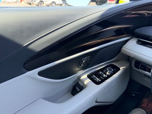 New 2026 Lincoln Nautilus Premier AWD/4WD image 37