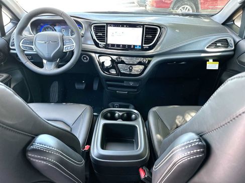 New 2026 Chrysler Pacifica Select FWD image 25