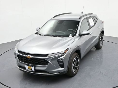 Used 2025 Chevrolet Trax LT image 20
