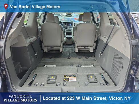 Used 2018 Toyota Sienna XLE w/ XLE Navigation Package image 31