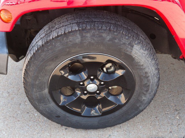 Used 2017 Jeep Wrangler Unlimited Sahara AWD/4WD image 11