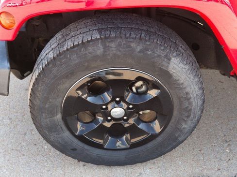 Used 2017 Jeep Wrangler Unlimited Sahara AWD/4WD image 11