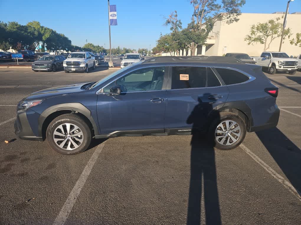 Used 2025 Subaru Outback Premium AWD/4WD image 4