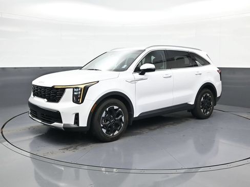 Used 2024 Kia Sorento S FWD image 4