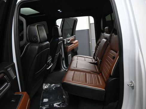 Used 2024 GMC Sierra 2500 Denali Ultimate w/ Max Trailering Package AWD/4WD image 3