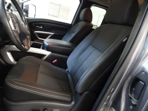 Used 2018 Nissan Titan SV w/ SV Convenience Package AWD/4WD image 2