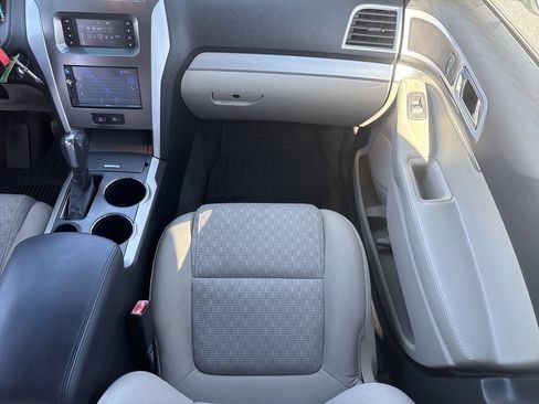 Used 2014 Ford Explorer XLT FWD image 16