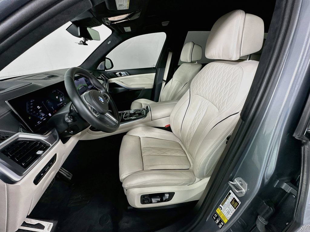 Used 2024 BMW X7 M60i w/ Executive Package AWD/4WD image 21