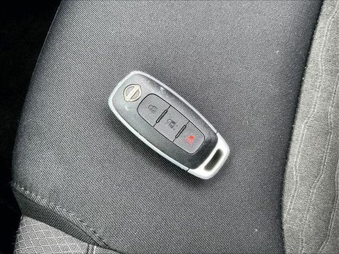 Used 2024 Nissan Pathfinder S image 30