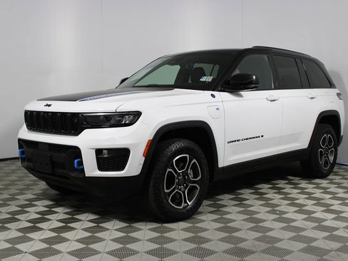 Used 2023 Jeep Grand Cherokee Trailhawk w/ Advanced Protech Group II image 3