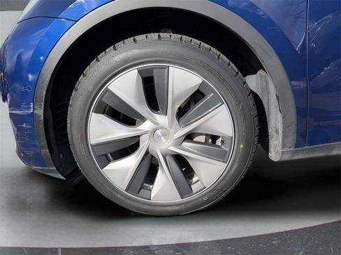 Used 2021 Tesla Model Y Long Range image 9