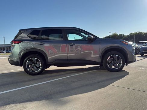 Used 2024 Nissan Rogue SV FWD image 5