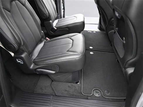New 2026 Chrysler Pacifica Select image 36