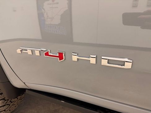Used 2025 GMC Sierra 2500 AT4 w/ AT4 Premium Plus Package image 20