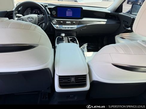Used 2023 Lexus LS 500h AWD w/ Luxury Package image 27