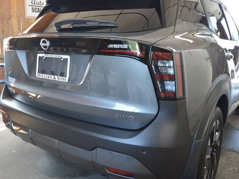 Used 2025 Nissan Kicks SV AWD/4WD image 19