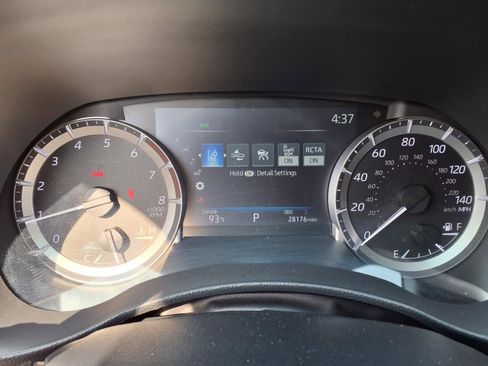 Certified 2023 Toyota Highlander XLE image 17