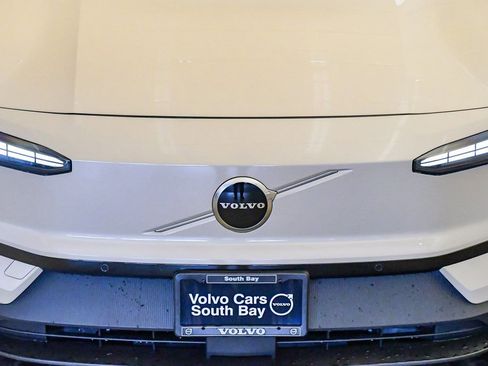 New 2026 Volvo EX30 Plus w/ Climate Package RWD image 8