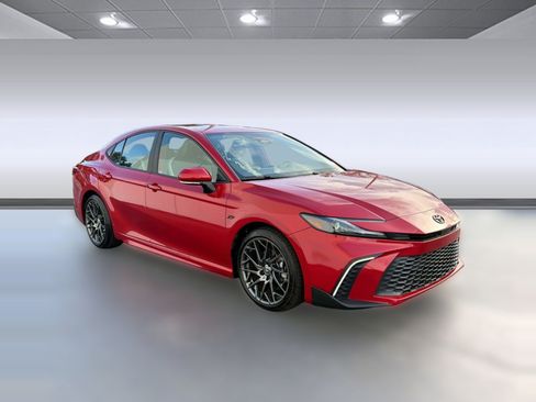 Used 2025 Toyota Camry SE w/ Convenience Package FWD image 7