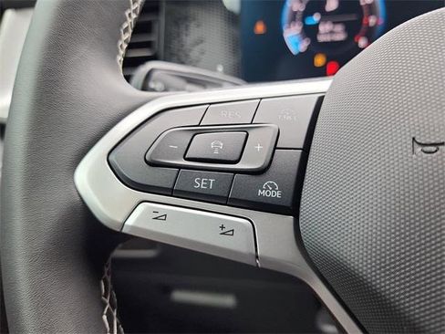 New 2025 Volkswagen Tiguan SE image 24