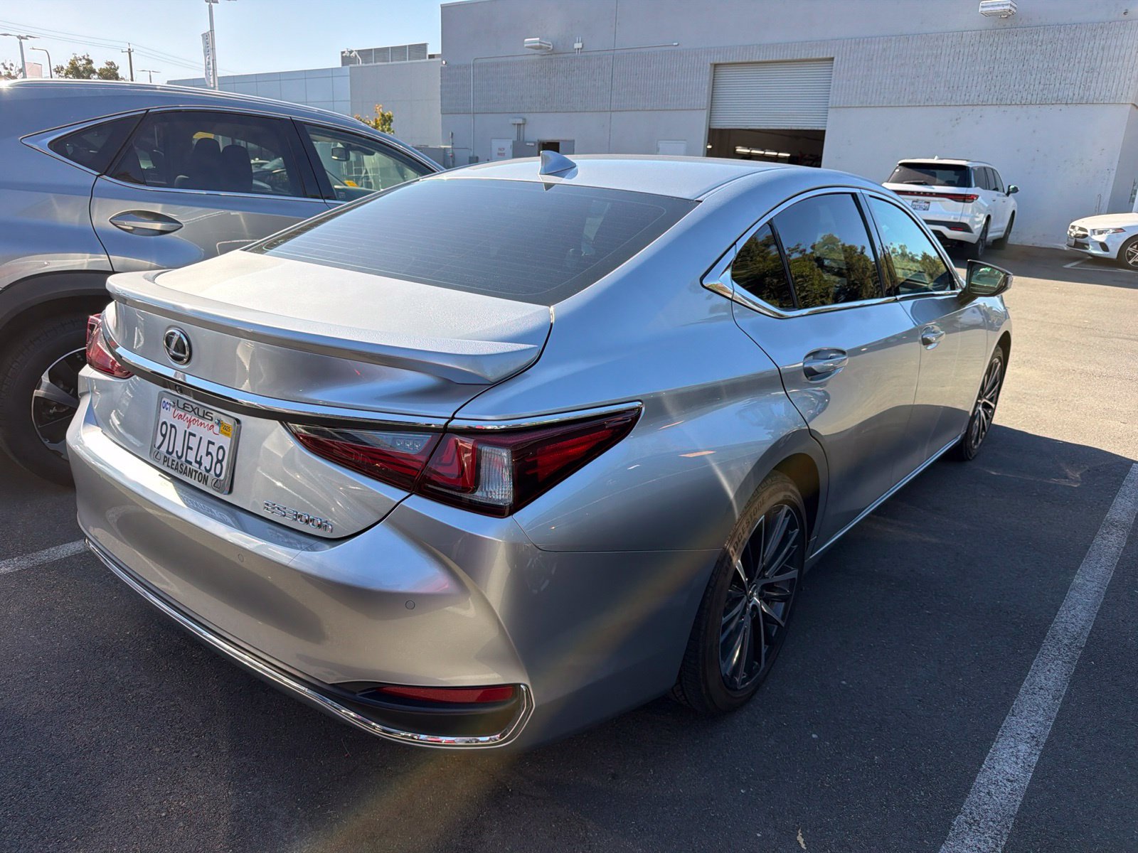 Used 2023 Lexus ES 300h w/ Premium Package FWD image 5
