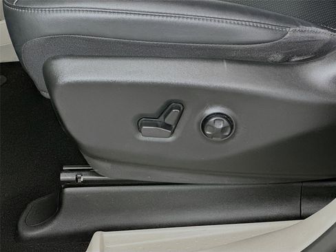 Used 2024 Chrysler Pacifica Touring-L FWD image 20