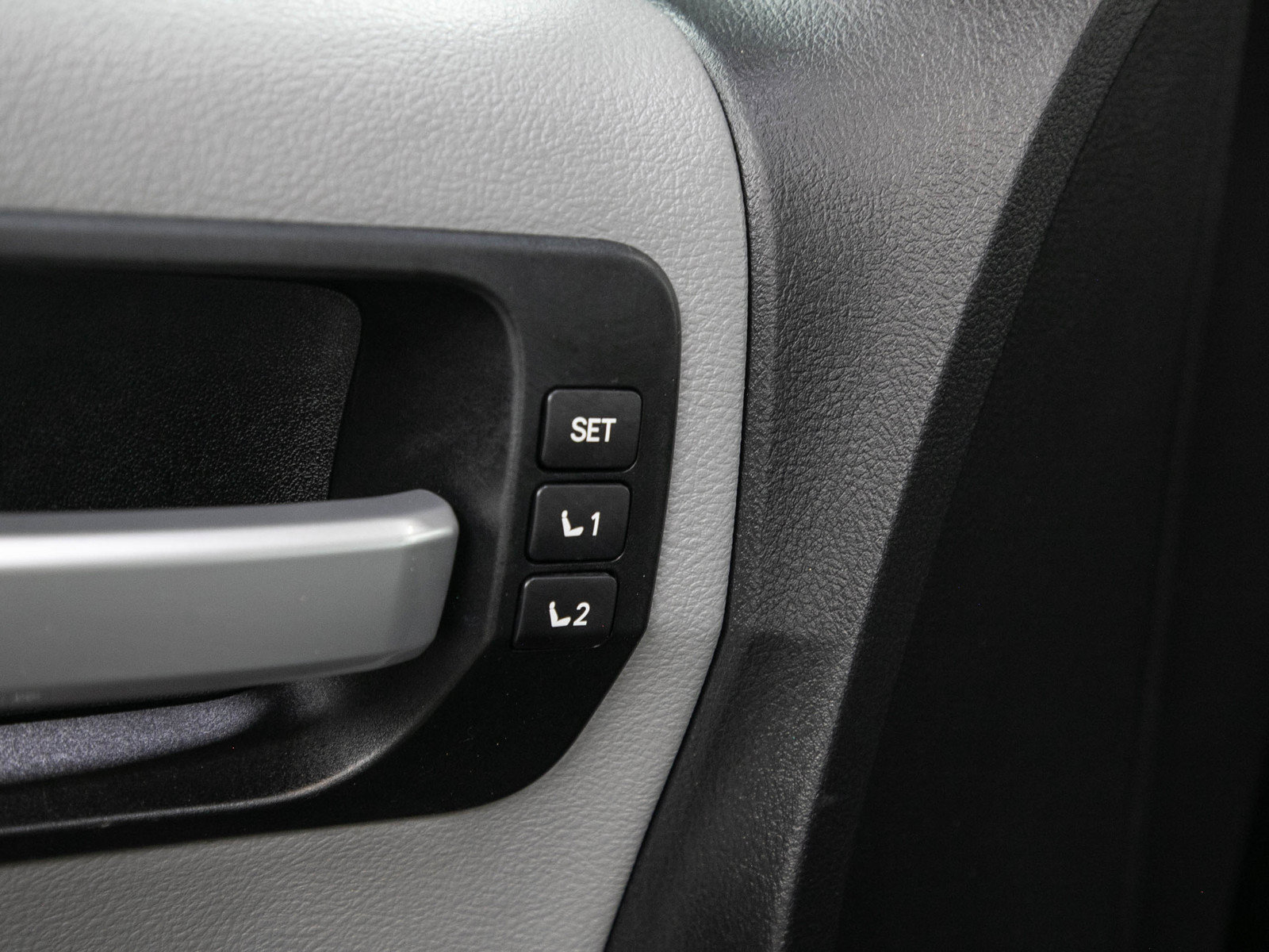 Used 2016 Toyota Sequoia Platinum AWD/4WD image 28