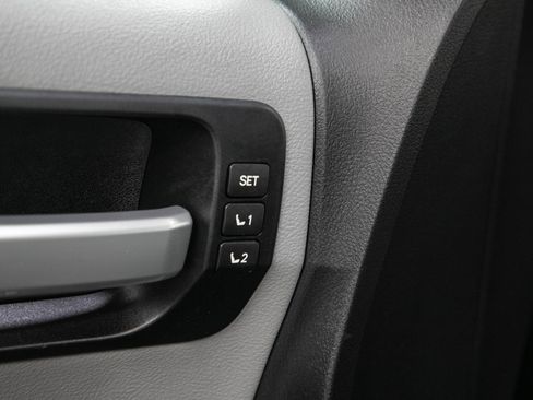 Used 2016 Toyota Sequoia Platinum AWD/4WD image 28