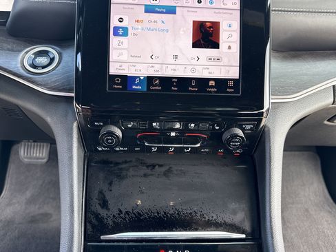 Used 2022 Jeep Grand Cherokee Overland image 23