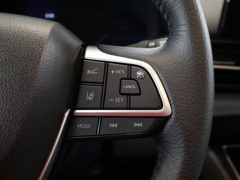 Used 2023 Toyota Sienna XLE image 20