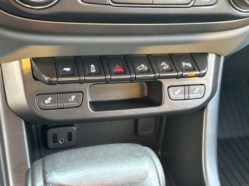 Used 2021 Chevrolet Colorado Z71 w/ Z71 Midnight Edition AWD/4WD image 18