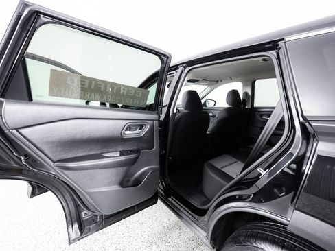 Used 2026 Nissan Rogue SV AWD/4WD image 16