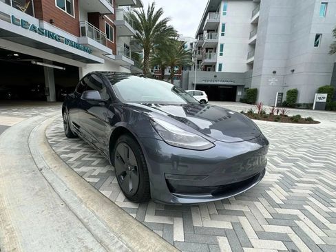 Used 2023 Tesla Model 3 Standard Range image 3