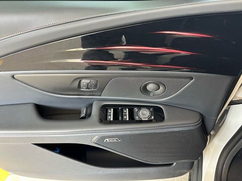 Used 2024 Lincoln Nautilus Reserve w/ Equipment Group 202A image 17