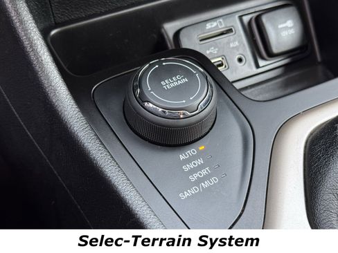 Used 2017 Jeep Cherokee Limited image 11