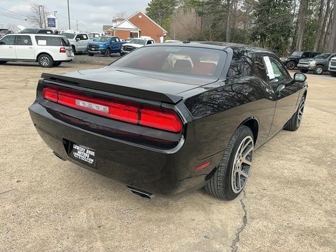 Used 2014 Dodge Challenger SXT image 5