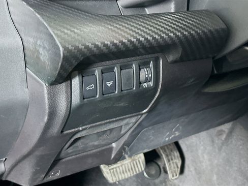 Used 2024 Subaru Ascent Premium w/ Convenience Package image 17