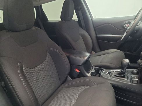 Used 2019 Jeep Cherokee Latitude w/ Popular Appearance Group image 21